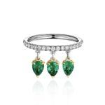 La féminité Ring with Emeralds and Diamonds