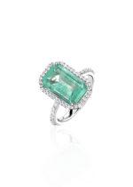 La féminité Ring with Mint Emerald and Diamonds