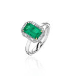 La féminité Ring with Ural Emerald