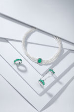 High Jewelry Double Ring with Zambian Emeralds and Diamonds - Image 2
