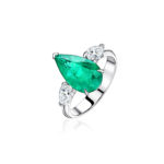 La féminité Ural Emerald and Diamond Ring